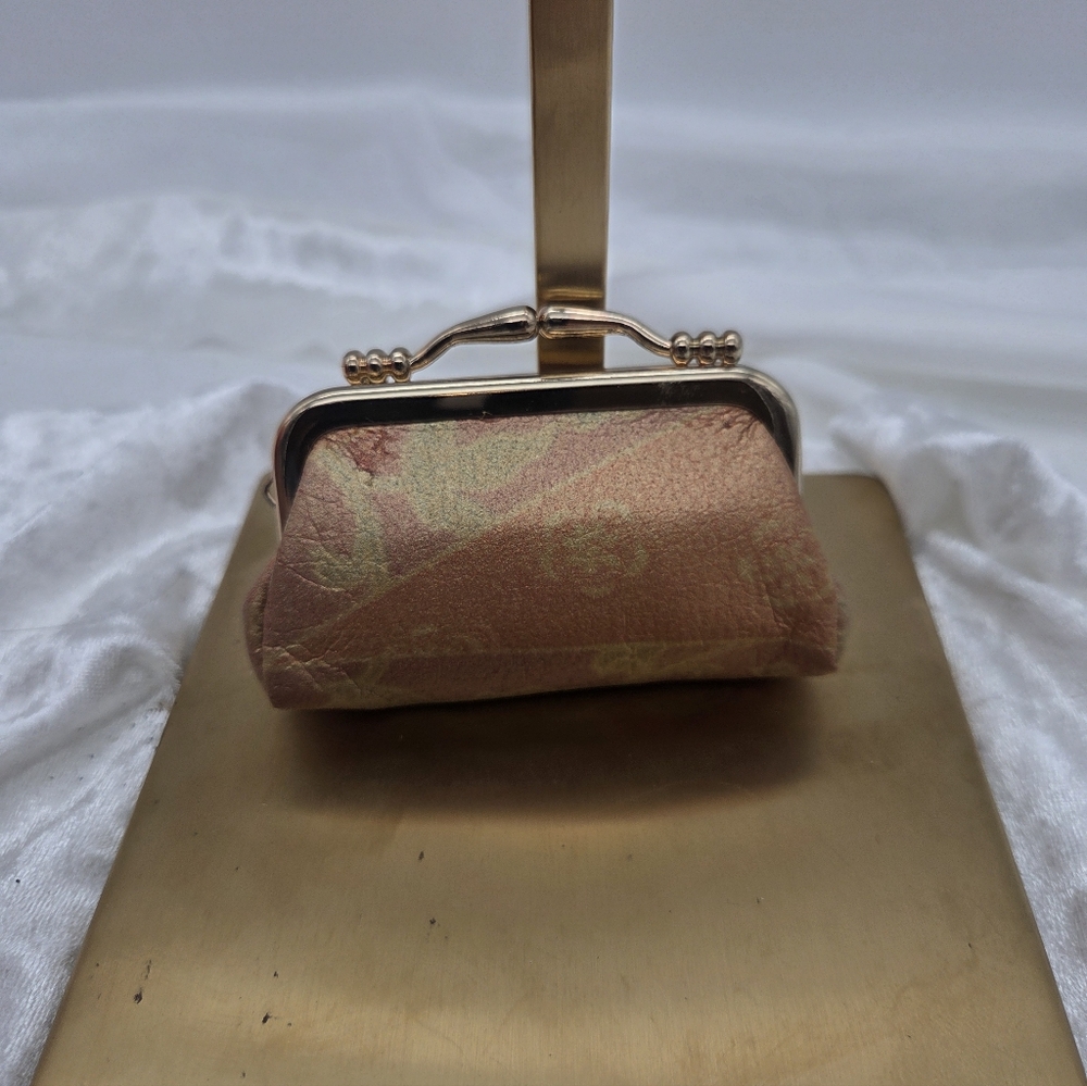 Super Small Vintage Kiss Clasp Gold Coin Purse